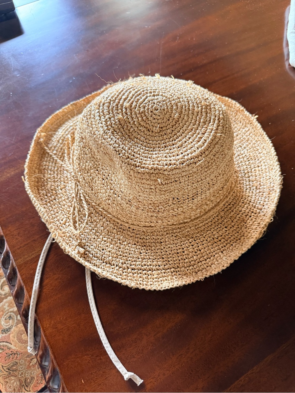 Wallaroo Hat Company Straw Adjustable beach hat. GUC see photos .